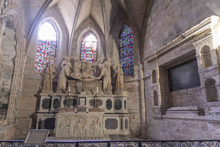 Francia - Arles 008 - iglesia Saint-Trophine - capilla del Santo Sepulcro.jpg